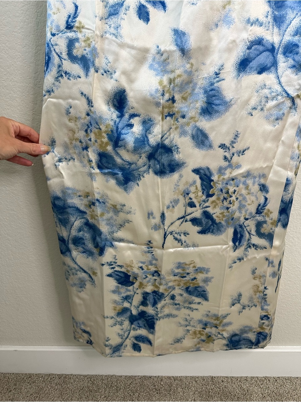 Reformation
Frankie Silk Slip Maxi Dress in Misty Morning Floral SZ US 4 - Picture 3 of 8